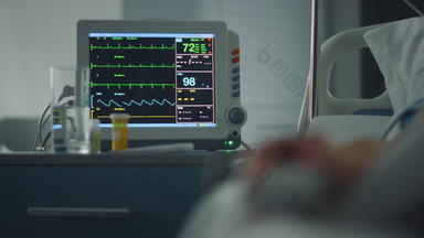 <strong>心率</strong>监控显示至关重要的迹象脉冲血氧计手医院关闭